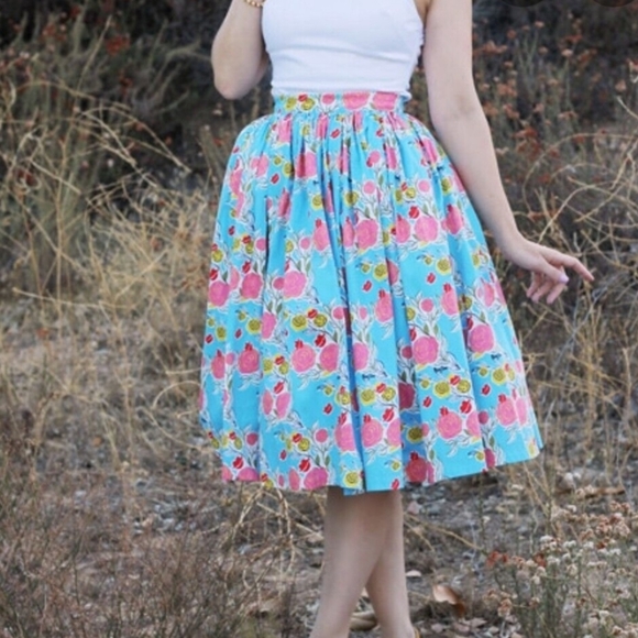 New w/out Tags Pinup Couture Mary Blair Retro Skirt in Pink and Red Floral Large - Picture 6 of 6